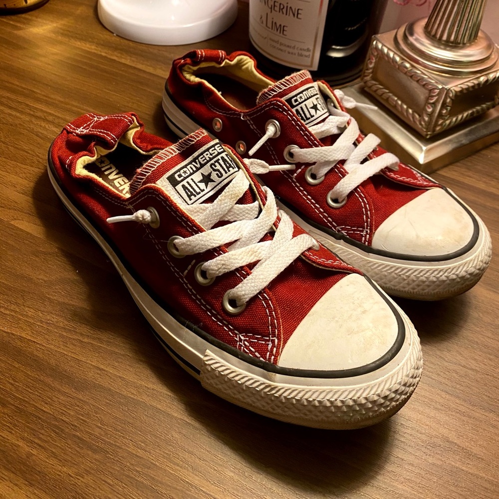 Red Converse W7.